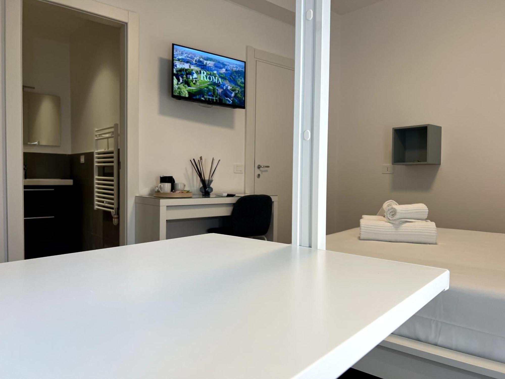 Near Vatican, Irnerio 47 Guest House Rome Ruang foto